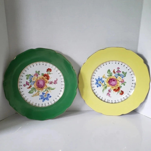 Vintage set of  2 Czechoslovakia Green/Yellow Floral Charger Plates. - Picture 1 of 9